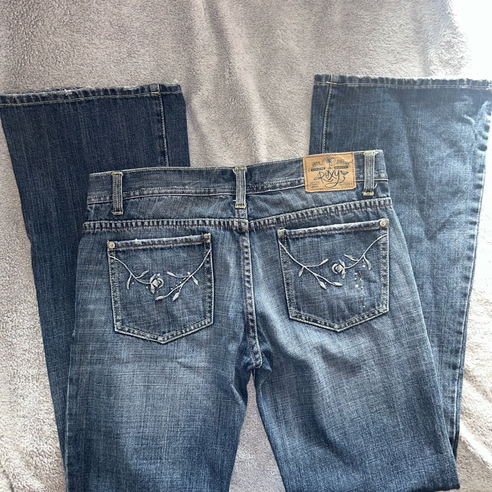 Y2K Vintage Roxy Women's Distressed Denim Jeans - Picture 2 of 3